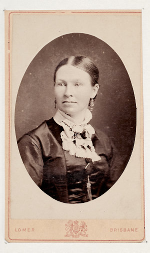 Mrs George Hill, ca. 1880 / photographer Albert Lomer