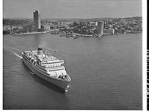 Empress of Australia departs Sydney Harbour for Tasmani...