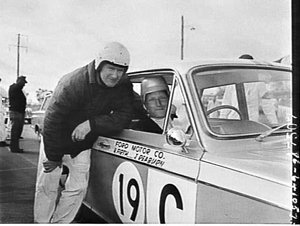 Armstrong 500 car race, Mount Panorama, Bathurst