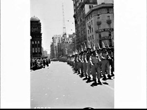 Army marches from Circular Quay down George Street and ...