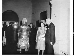 Princess Marina visits the Art Gallery of NSW and is es...