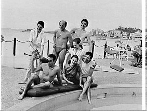 Dame Margot Fonteyn and members of the Royal Ballet aro...