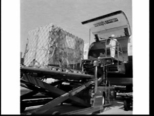 Unloading components (in air cargo containers) of a sif...