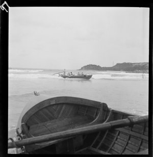 File 20: Holt, Manly Beach, [1930s-1950s] / photographe...