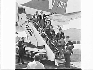 Diggers leave on Qantas for the 1965 RSL/RSA Gallipoli ...
