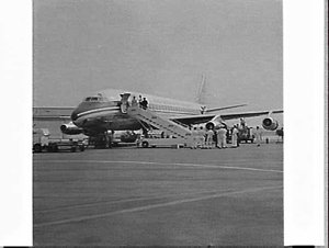 First French U.T.A. aeroplane (Douglas DC-8) to arrive ...
