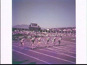 Runners Winsome Cripps (2nd), Marjorie Jackson (1st) an...