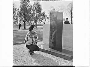 Japanese visit the Japanese War Cemetery, Cowra