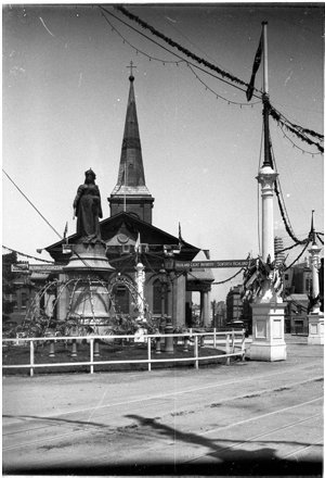 Queen Victoria statue and St James Church, Queen's Squa...