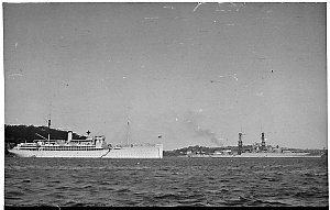 Hospital ship and battleship of the American Pacific Fl...
