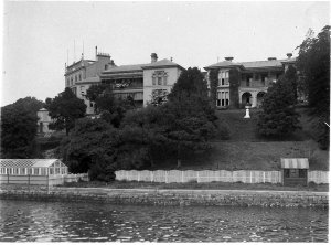 Victorian mansions (including Tarana and Bomera) at Pot...
