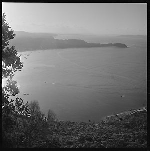 File 11: [Views of the bays], 1960s-1970s / photographe...