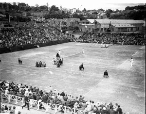 Singles play on the Centre Court and packed stands, Dav...
