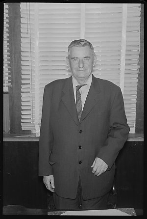 Item 027: Tribune negatives including photographs of La...