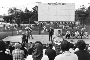 Item 16: Political rally, Cronulla, NSW, 1975 / photogr...