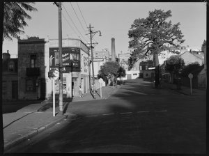 File 66: Street in Woolloomooloo, early 1940s / photogr...