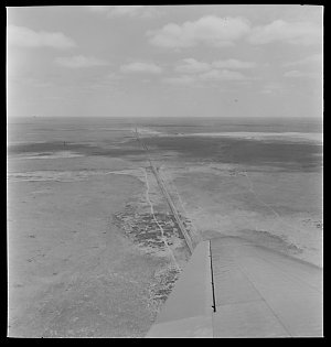 File 10: Perth airport, 1972 / photographed by Max Dupa...