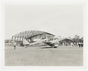 Sir Hudson Fysh - photographs, identified aeroplanes, 1...