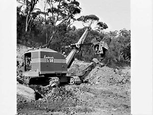 Landsverk steam-shovel, Australian Road Builders' Congr...