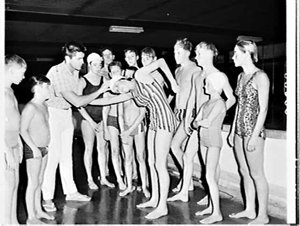 Olympic swimmer John Konrads coaches swimming, Woollahr...