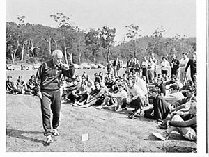 Percy Cerutty conducts an athletics seminar on running ...