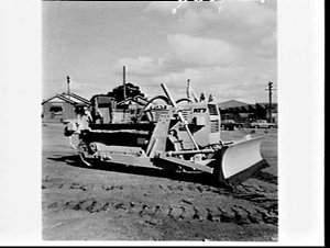 Fiat caterpillar bulldozer with plough at Fiat, Lidcomb...