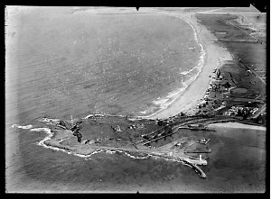 Item 10: Milton Kent aerial views of Anzac Day, Sydney ...