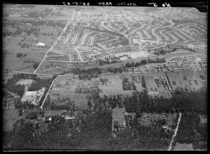 Item 73: Milton Kent aerial views of Hoxton Park, Kirri...