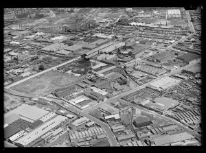 Item 27: Milton Kent aerial views of Alexandria, Blackt...