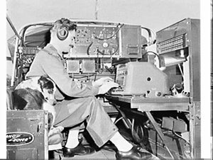 Army and visiting US colonel view new mobile radio equi...