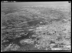 Item 81: Milton Kent aerial views of Macquarie Universi...