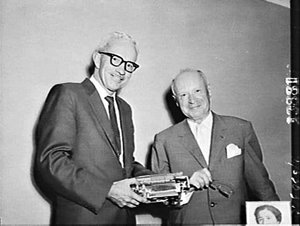 Presentation of a calculating machine to US neurosurgeo...