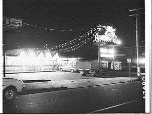 Cobb & Co. Drive-in Restaurant (diner) at night, Tempe