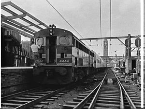 Railway commissioners inspect the new Sydney-Melbourne ...