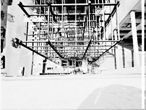Building the framework of no. 17 Martin Place, Sydney (...