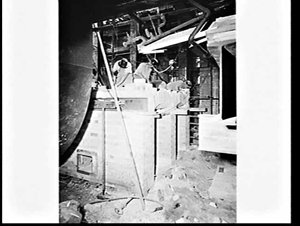 Rebuilding the glass oven or furnace, Australian Glass ...