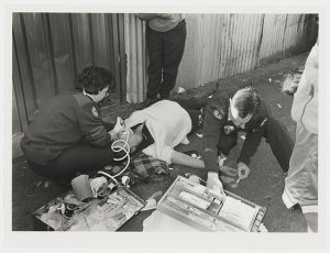 A heroin death in Redfern, August 1997 / photographed b...