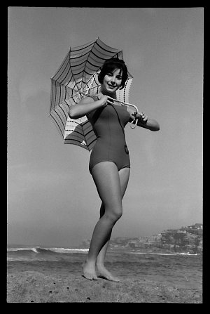 Val Levison, Tamarama, 3 July 1959 / photographs by Lyn...