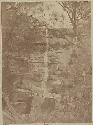Willoughby Falls, North Shore / R. Hunt