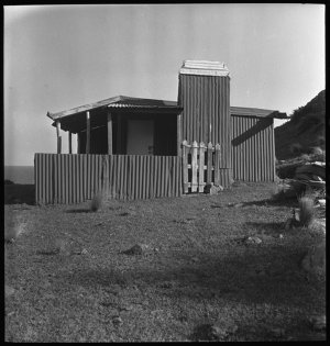 File 02: Era beach, sheds and bottles, 1950s / photogra...