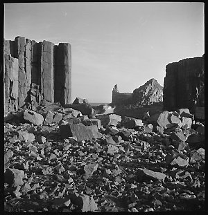 File 01: Bombo quarry, Xmas [Christmas], 1949 / photogr...