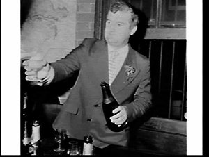 Wine connoisseur and critic Len Evans, Bulletin Place