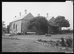 Home at Kellyville, 5 June 1938 / photographs by Charle...
