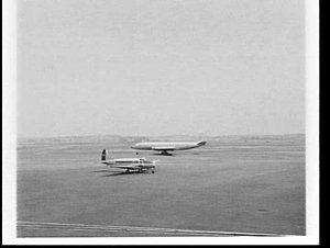 RAF De Havilland Comet II jetliner arives in Sydney