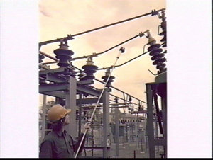 Using an electric field detector on power lines at the ...