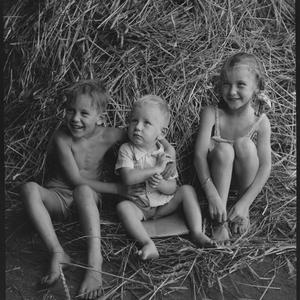 File 10: Grafton kids, [1940s-1950s] / photographed by ...