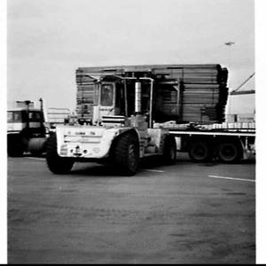 Unloading timber from a semi-trailer using a fork-lift ...
