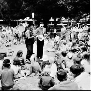 Sydney Visitors' Bureau entertainement, Hyde Park