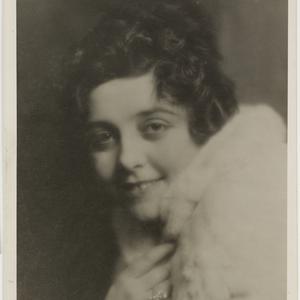 J.C. Williamson photographs : musicals, opera, early pe...