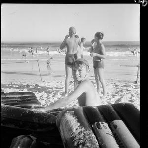 File 13: Manly, 1950s / photographed by Max Dupain